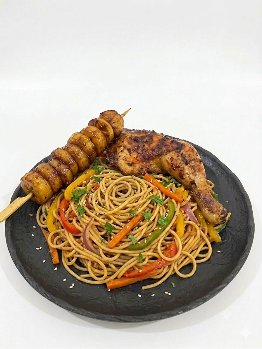 Spaghetti sauté aux légumes, poulet + brochettes d'alloco