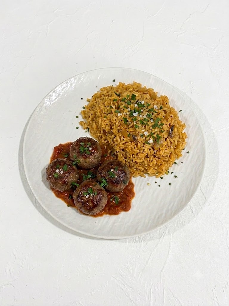 Boulettes de viande, riz gras