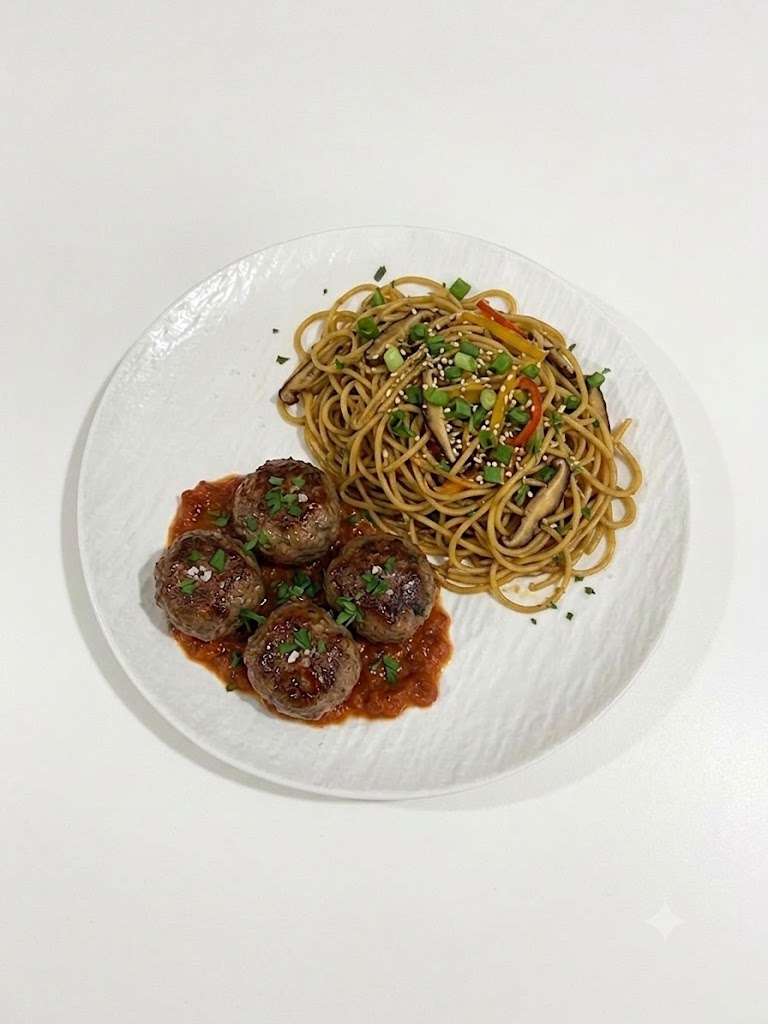 Boulettes de viande, spaghetti sauté