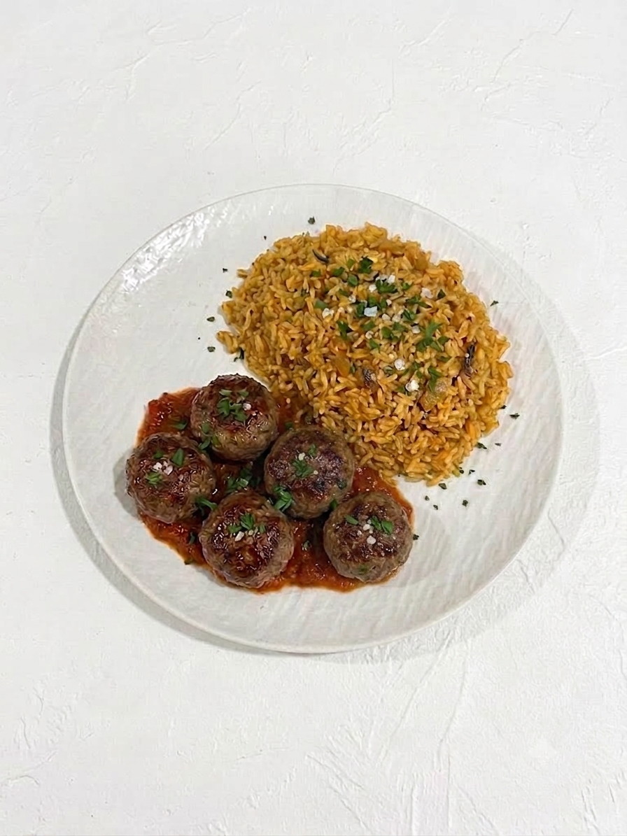 Boulettes de viande, riz gras